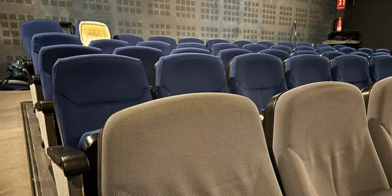 Renoven les butaques del Cinema Casino per millorar el confort i modernitzar l’equipament