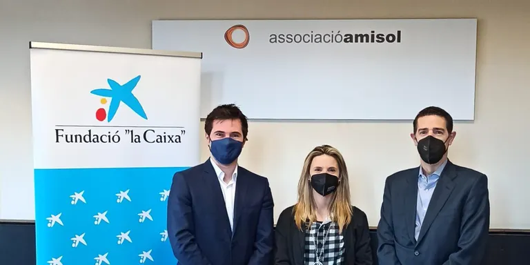 La Fundació La Caixa aporta 6.000 euros a l'Amisol per ajudar a equipar la nova sala de fisioteràpia