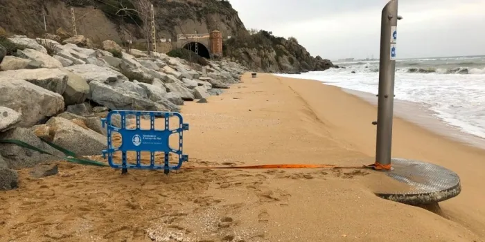El temporal marítim s’emporta pràcticament la platja de la Musclera