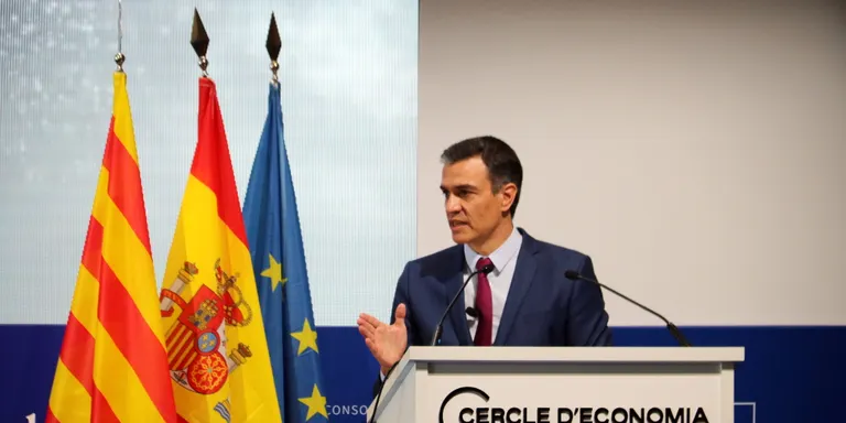Sánchez anuncia que la mascareta deixarà de ser obligatòria a l'exterior el 26 de juny
