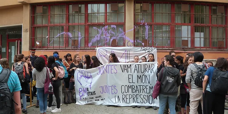 Una vuitantena de persones donen suport a les 7 investigades per desordres al 8M