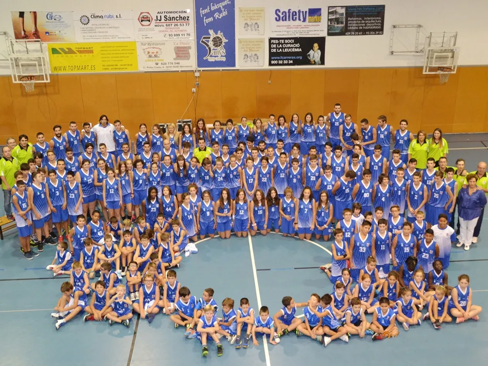 La foto de família 2015-2016 del CEB Sant Jordi / FOTO: CEB Sant Jordi
