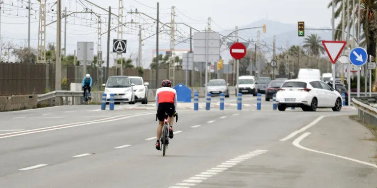 El Síndic de Greuges obre actuació d’ofici per avaluar les condicions de seguretat dels ciclistes