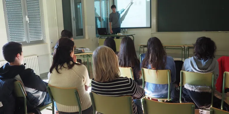 L'estalvi energètic, el mòbil en l'ensenyament i la geologia de l'Alt Urgell, entre les recerques de l'Institut Joan Brudieu