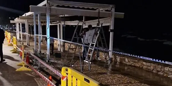 S'esfondra una part del ferm del passeig de Botigues de Mar d'Altafulla