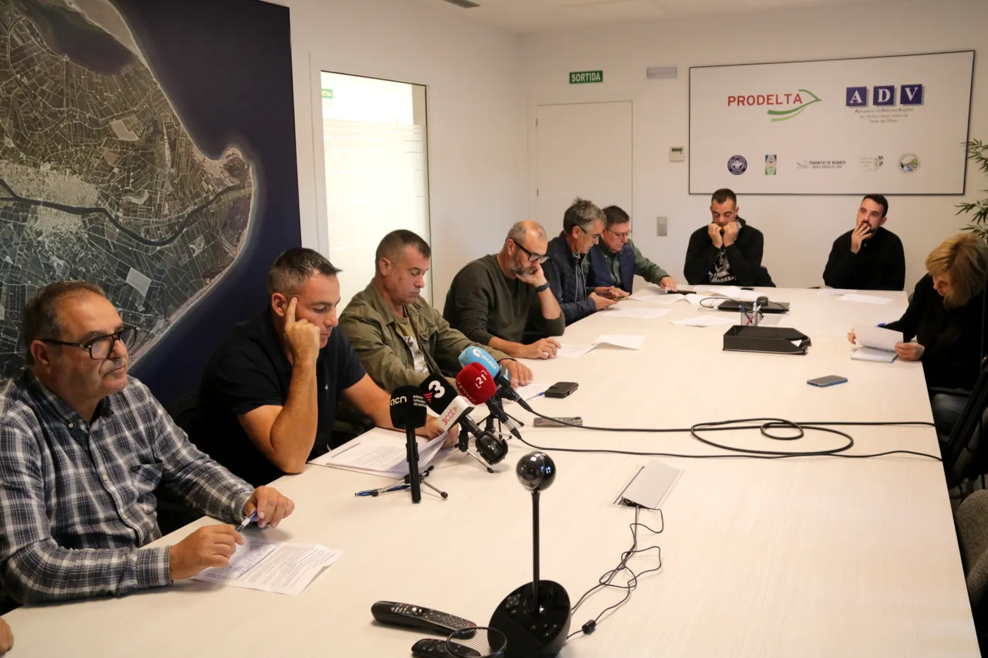 Representants d'Unió de pagesos, PRODELTA, la FCAC i Revolta Pagesa en roda de premsa