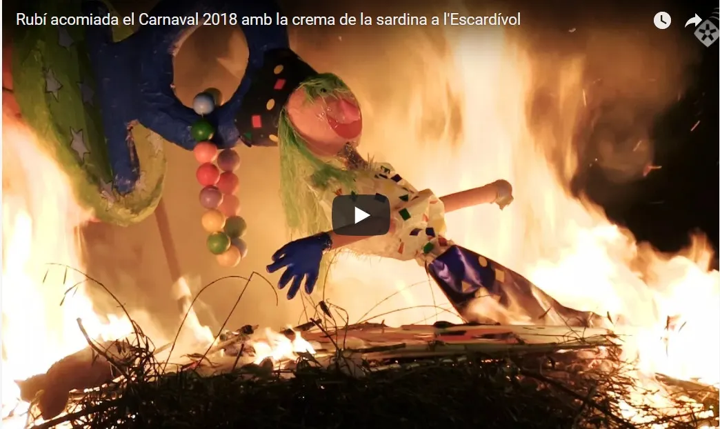Rubí acomiada el Carnaval 2018 amb la crema de la sardina a l'Escardívol