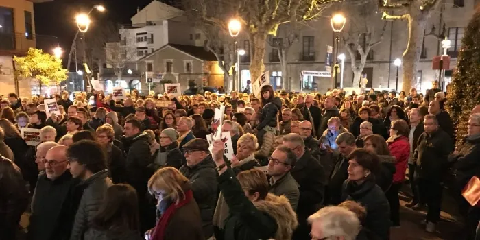 La plaça de l'Ajuntament s'omple demanant la llibertat dels presos polítics