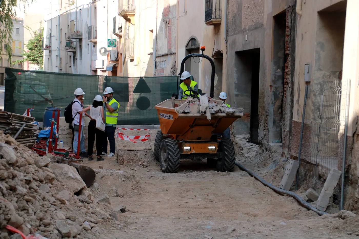 En marxa els enderrocs dels edificis per restaurar la muralla de Sant Francesc