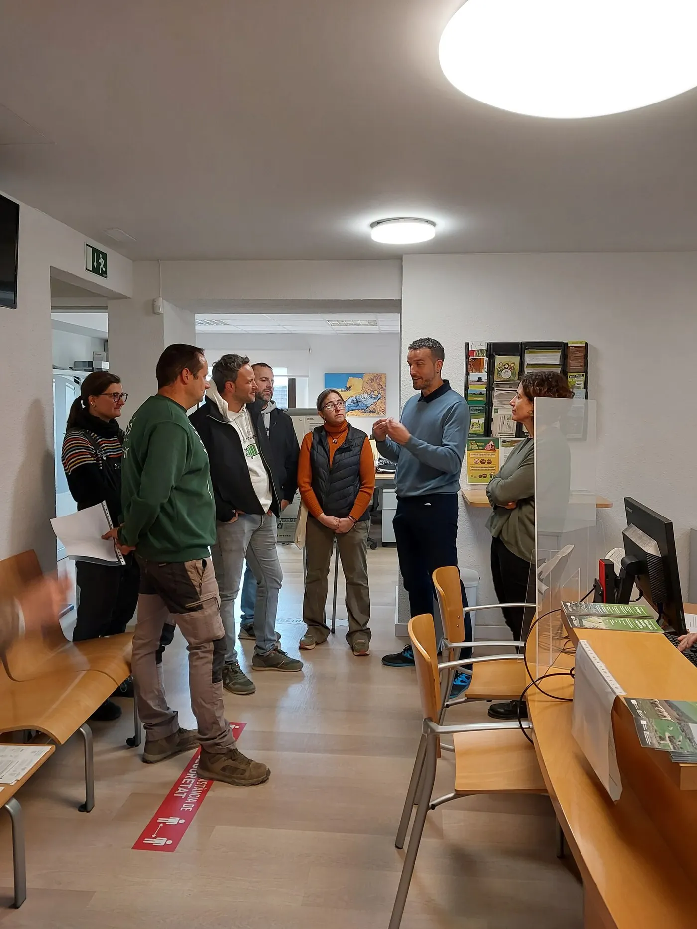 La Plataforma Pagesa del Solsonès lliura un manifest amb les principals reivindicacions del sector a l'Oficina Comarcal del Departament d'Acció Climàtica