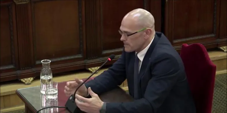 Unes hores dins el Suprem. El calderí Pep Gaspar va anar a Madrid per assistir al judici del procés i felicitar en persona a Raül Romeva en el dia del seu aniversari