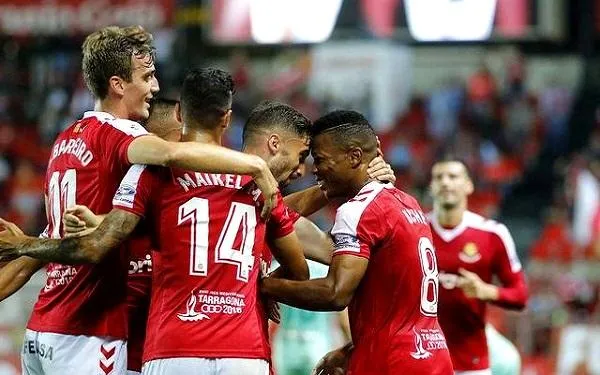 Un doblet d’Uche dóna la victòria al Nàstic davant del Granada