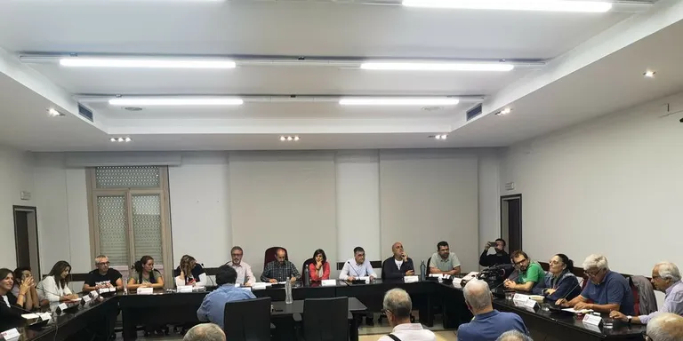 El ple aprova una moció per rebutjar la sentència del procés