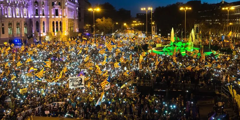 Un centenar de calderins van viatjar dissabte fins a Madrid per assistir a la manifestació de rebuig pel judici del procés, convocada per ANC i Òmnium