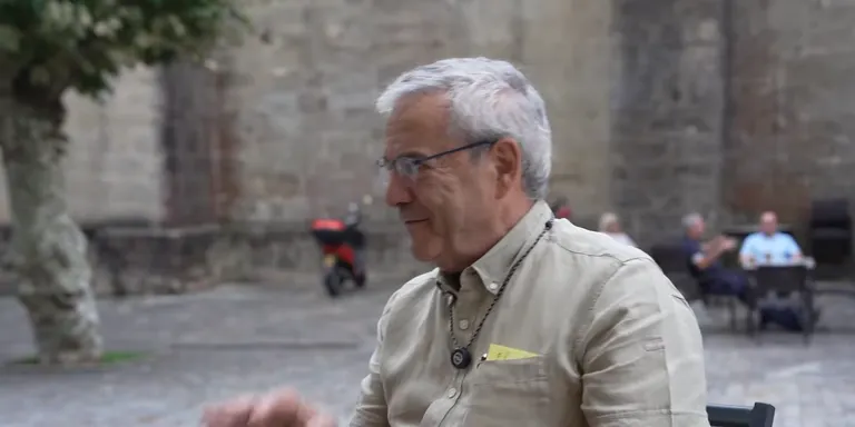 CUANDO LA MANZANA SE HACE VERBO EN LA SALA CAPITULAR DEL AYUNTAMIENTO DE HONDARRIBIA