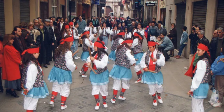 El Ball de Bastons celebra el 30è aniversari de la seva recuperació