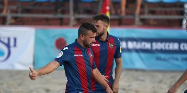 El Levante d’Eduard Suárez i Adrián Frutos comença la defensa dell títol amb tres victòries i un empat