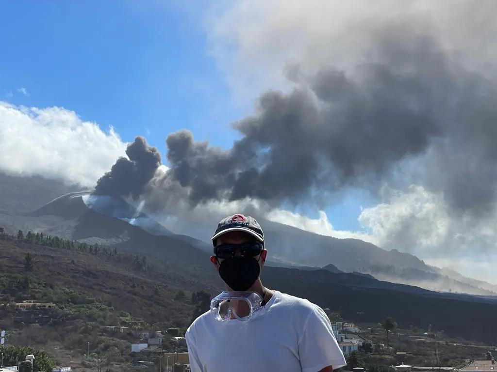 Jordi Pérez, l'home del temps de Ràdio Pineda, a l'illa de La Palma