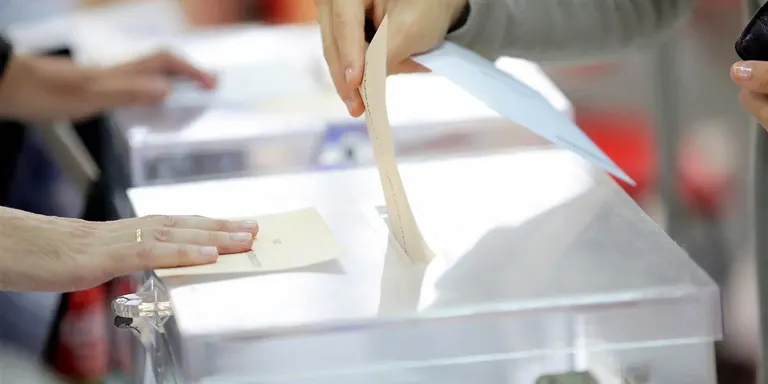 La JEZ obliga l'Ajuntament de Solsona a retirar de la via pública llaços grocs i estelades que apareixen d'un dia per l'altre
