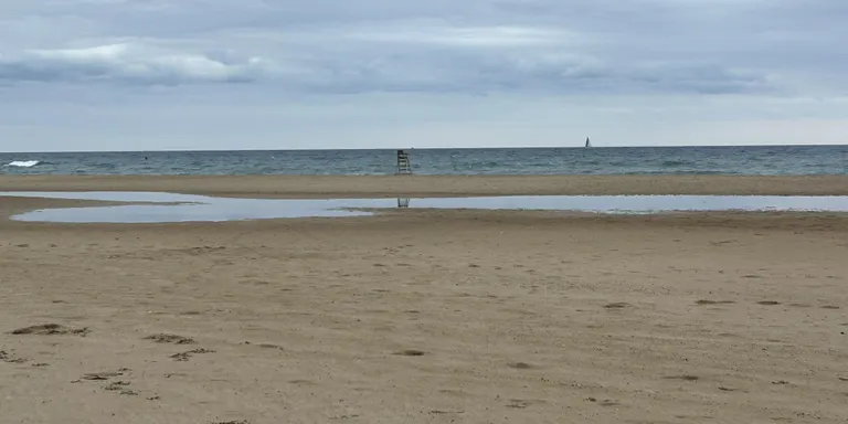 Es tornen a formar llacunes a la platja de la Paella