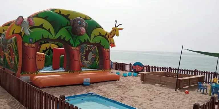 Obren el Baby Center i el Mini Beach Club a la platja dels Pescadors