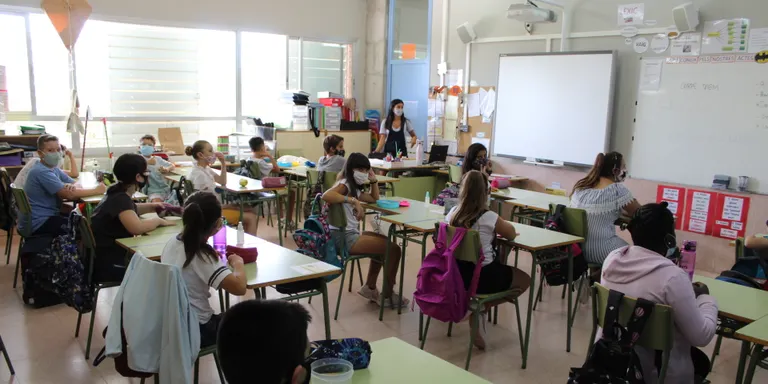 S'estrena el nou curs escolar a Pineda després de sis mesos sense classe a causa de la pandèmia