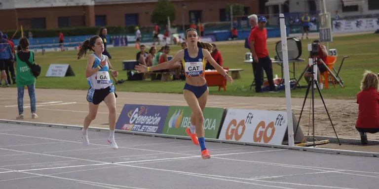Segueix la final europea dels 800 metres llisos de la Marta Mitjans a la sala Josep Maria Arnau del Calisay