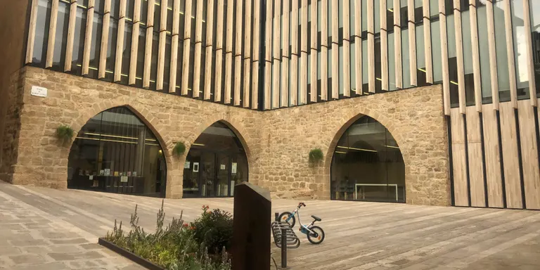 La biblioteca Carles Morató commemorarà el seu onzè aniversari amb un recital poètic col•lectiu
