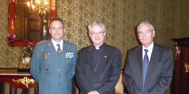 L'arquebisbe d'Urgell i copríncep Joan-Enric Vives rep el coronel Pedro Díaz