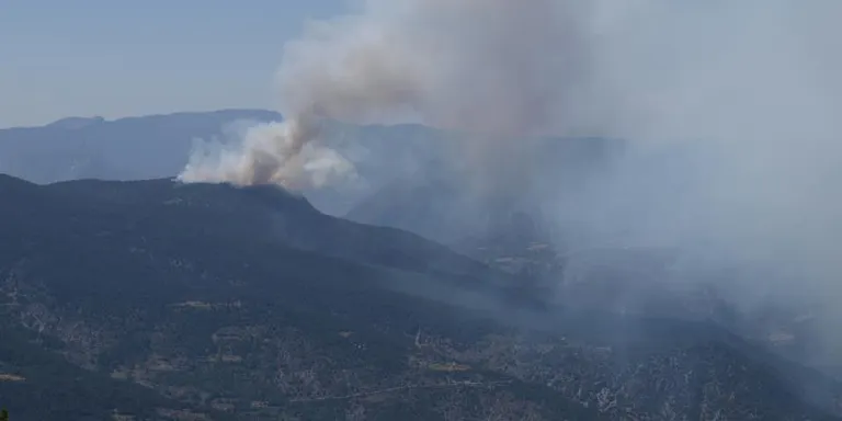 Incendi a Ossera en plena onada de Calor