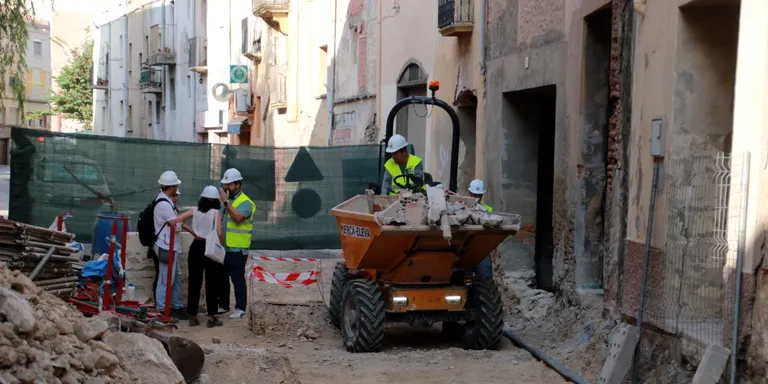 En marxa els enderrocs dels edificis per restaurar la muralla de Sant Francesc