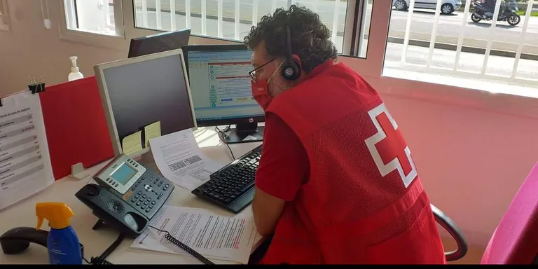 El 39% dels nous usuaris de Creu Roja són a causa dels ERTOS i les pèrdues de feina