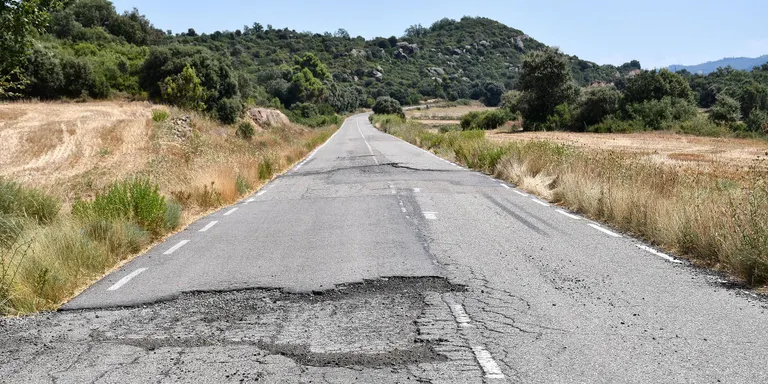 L'Ajuntament de Torà inicia els tràmits per tapar els forats de la carretera que va a Ardèvol el mes que ve