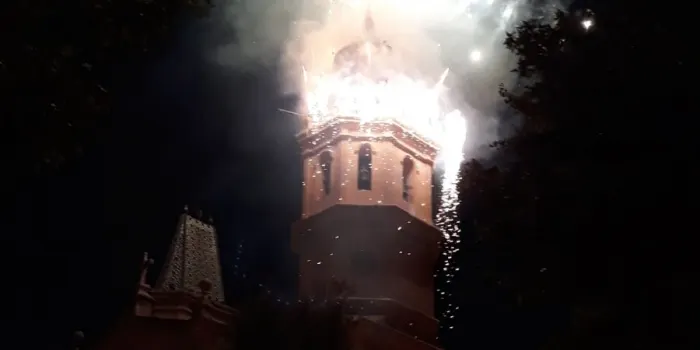 Un descuit humà fa que els focs artificials de la Créma de la Bota explotin simultàniament