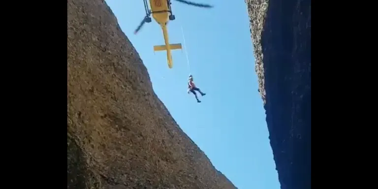 Un incendi crema una màquina de segar a Sant Climenç