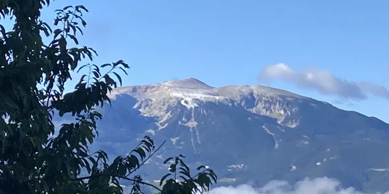 L'agost comença al Pirineu amb temperatures baixes i neu als cims