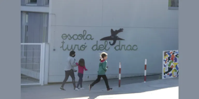 Famílies de l'escola Turó del Drac de Canet de Mar demanen al Govern que "blindi" la immersió lingüística