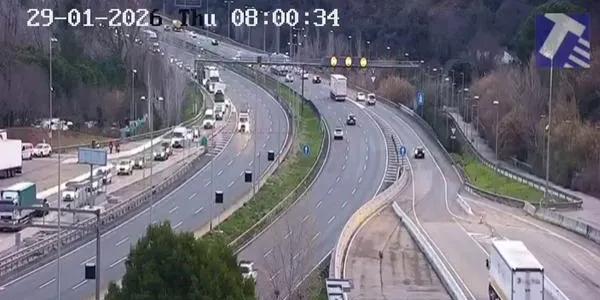 Tornen a tallar totalment l’autopista AP-7 en sentit sud a Gelida per l’afectació dels treballs sobre el talús esfondrat