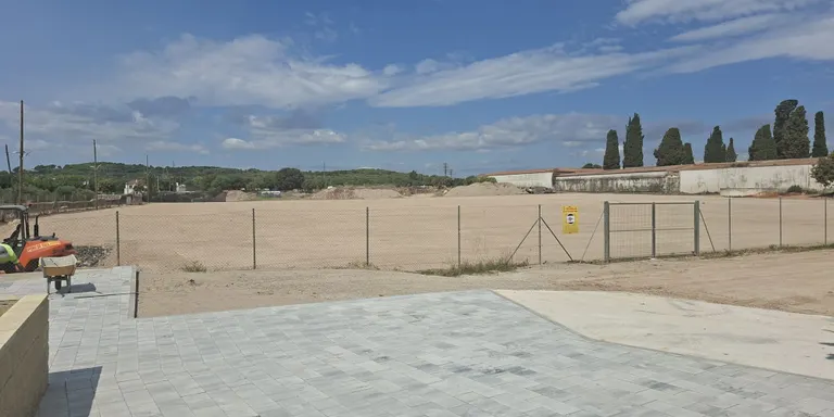 Els terrenys de la Sínia de la Vila, a punt per a la festa major