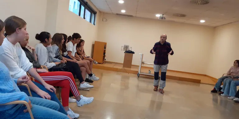 Vint-i-cinc persones voluntàries reben la formació del programa Lexcit per ajudar nens i nenes a gaudir de la lectura