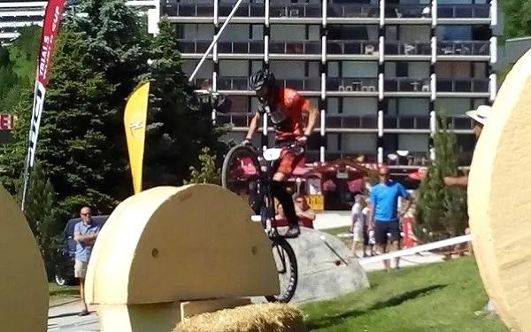 Una punxada allunya Àngel Batlle de la Copa del Món de Trial UCI