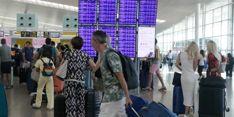 Els vigilants de seguretat de l'aeroport del Prat arriben a un acord amb l'empresa i desconvoquen la vaga