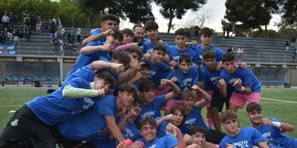 Diego Mariscal es proclama campió de lliga de Preferent amb el Cadet ‘B’ del RCD Espanyol