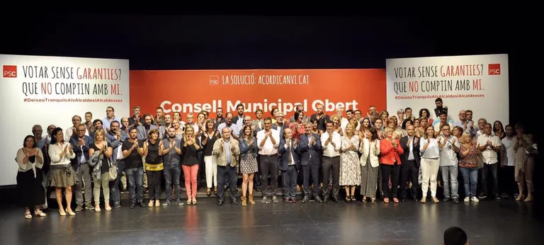 Xavier Amor signa el 'Manifest d'alcaldes i alcadesses del PSC de Catalunya' en referència a l'1-O