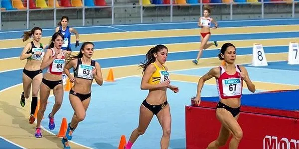 Marta Camps i Irene Alonso donen el tret de sortida a la temporada en pista coberta