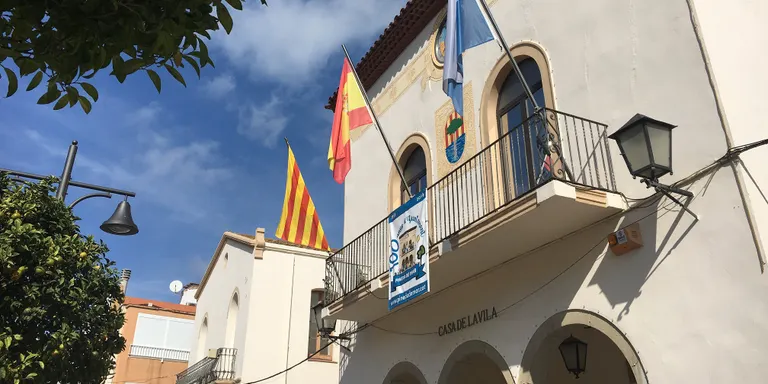 Exposició del cens electoral a Pineda pel 21-D, que puja a 19.000 electors/es