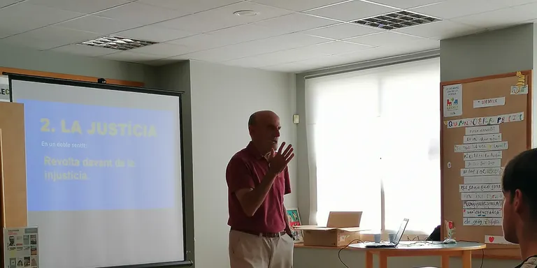 La Biblioteca de Constantí acull una conferència-col·loqui sobre la construcció de cultura de pau