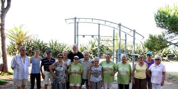 Arriba l’estiu saludable per a la gent gran al parc del Voramar
