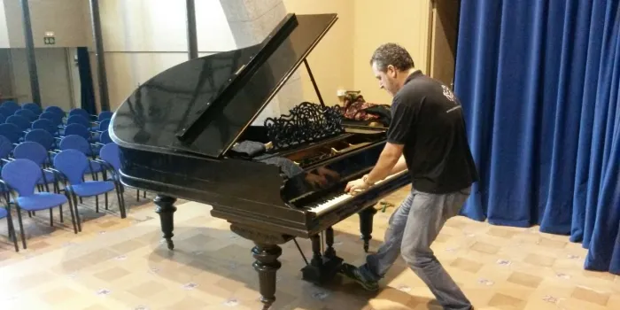 Nou piano de mitja cua a la Sala Arnau del Calisay