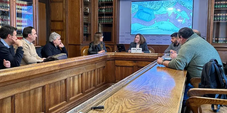 EL AYUNTAMIENTO DE IRUN Y LA DIPUTACIÓN FORAL DE GIPUZKOA SELLAN EL DISEÑO DE TXENPERENEA Y ACTIVAN LA SOLUCIÓN DE PLAIAUNDI
